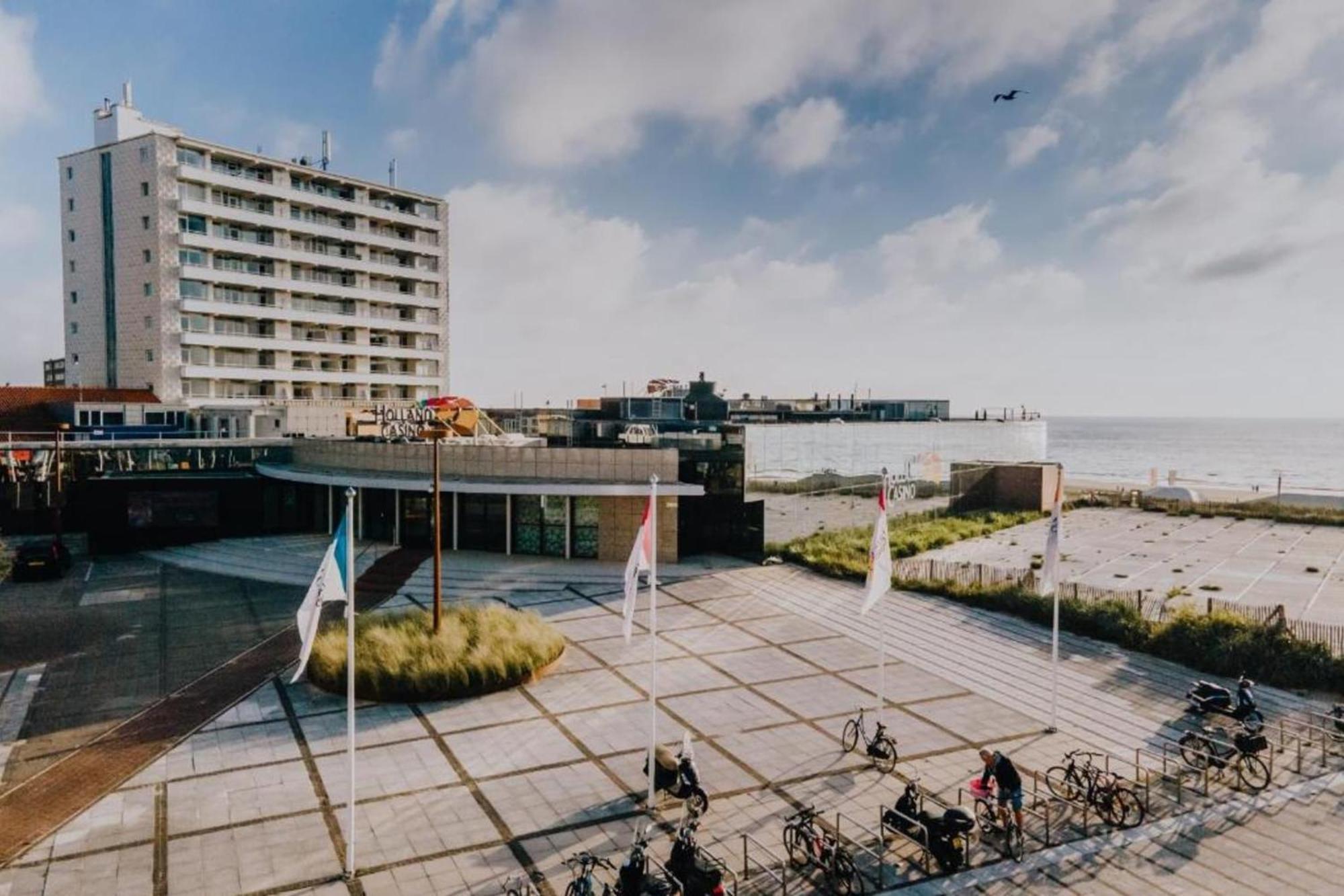 Studio 19 With Private Parking Zandvoort Bagian luar foto